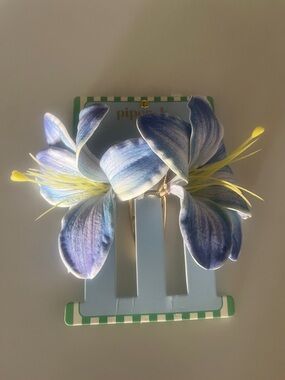Piper k Blue and White Artificial Floral Hair Clips NWT